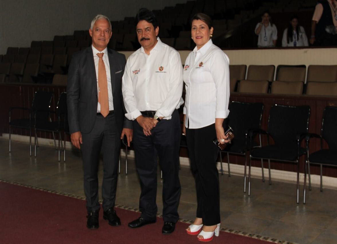 Carlos Mario Molina, Director del Onsttutp de Estudios del  Ministerio Público, Gobernador del Huila Carlos Julio González Villa y Secretaria de Gobierno departamental Liliana Vásquez.